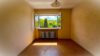 Solides Haus in herrlicher Umgebung - Blick durchs Fenster