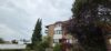 3 Zimmer mit XXL-Südwest-Loggia & Tiefgarage - Seitenansicht_Haus